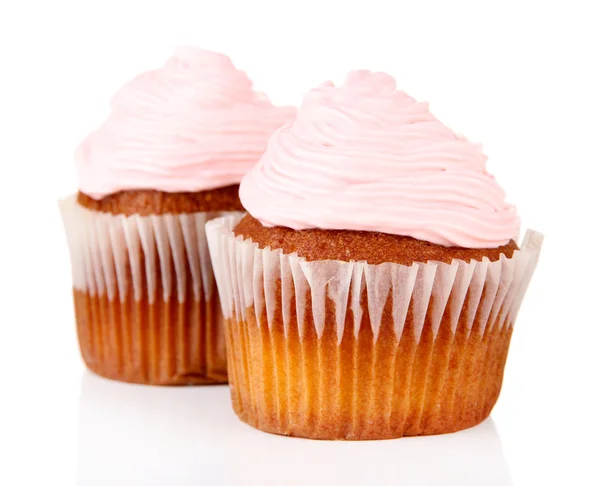 Muffins saborosos com creme isolado em branco — Fotografia de Stock