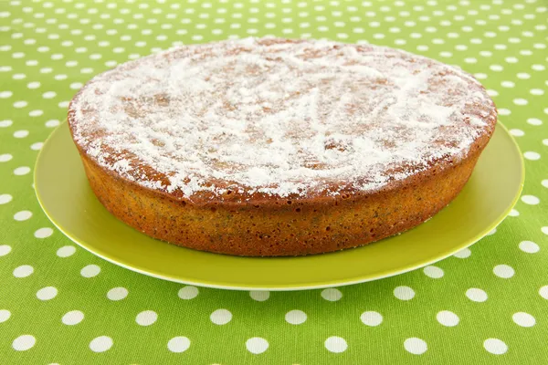 Вкусный маковый пирог на столе крупным планом — стоковое фото
