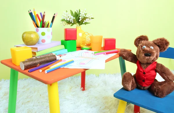 Modernes Kinderzimmer mit Geräten und Spielzeug — Stockfoto