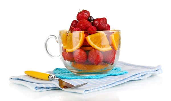 Ensalada de frutas útil en taza de vidrio aislada en blanco — Foto de Stock