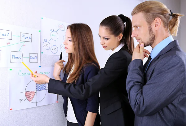 Young business team working in office — Stock Photo, Image
