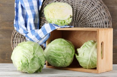 lahana ahşap zemin üzerinde tablo