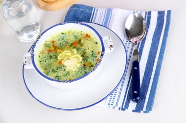 Tablo peçeteye tabakta çorba