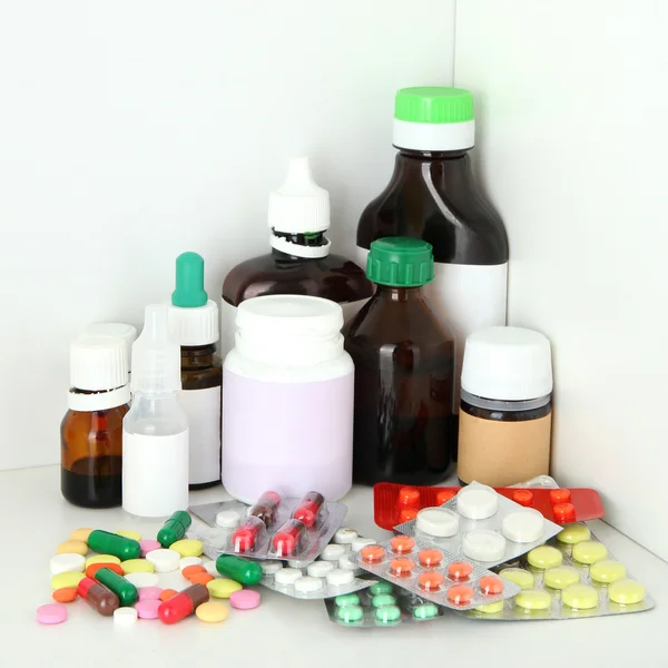 Medical bottles and pills on shelf — Stock Photo, Image