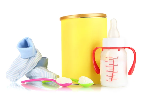 Bouteille avec lait et nourriture pour bébés isolés sur blanc — Photo