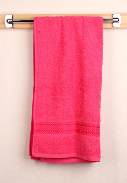 Bath towel on crossbar in room — Stock Photo, Image