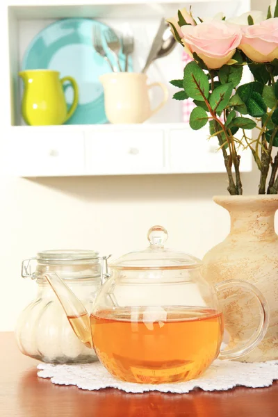 Keuken samenstelling op tafel op plank achtergrond — Stockfoto