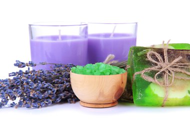 sabun ve üzerinde beyaz izole taze lavanta Lavanta Mum