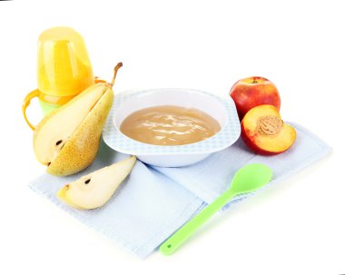 lezzetli bebek meyve püresi ve üzerinde beyaz izole biberon