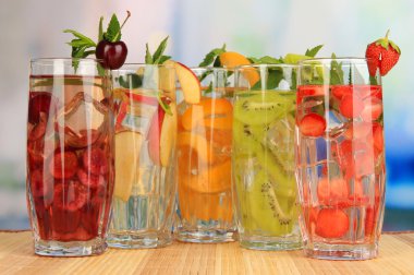 meyve içkileri tablosu Café buz küpleri ile gözlük