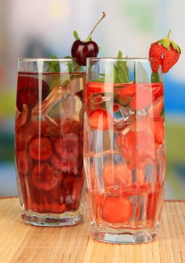 meyve içkileri tablosu Café buz küpleri ile gözlük