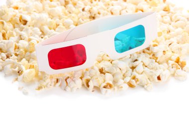 patlamış mısır ve üzerinde beyaz izole 3d gözlük