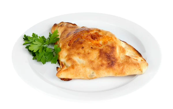 Calzone pizza su tavolo isolato su bianco — Foto Stock