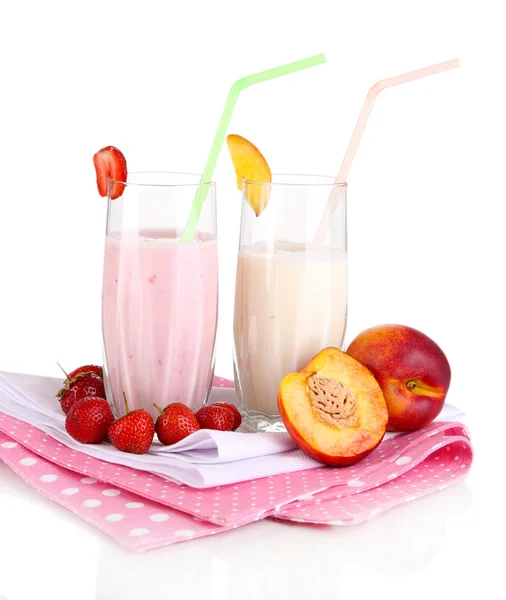 Delicious milk shakes with strawberries and peach isolated on white — Stock Photo, Image