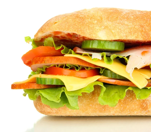 Vers en smakelijk sandwich met ham en groenten geïsoleerd op wit — Stockfoto