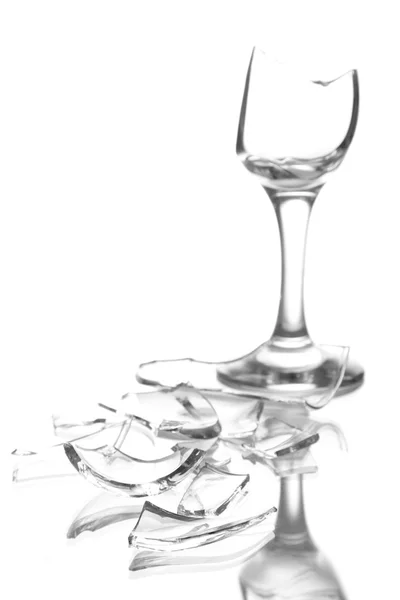 Vinho partido isolado sobre branco — Fotografia de Stock