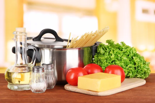 Ingredients for cooking pasta on table in kitchen — Stock Photo, Image