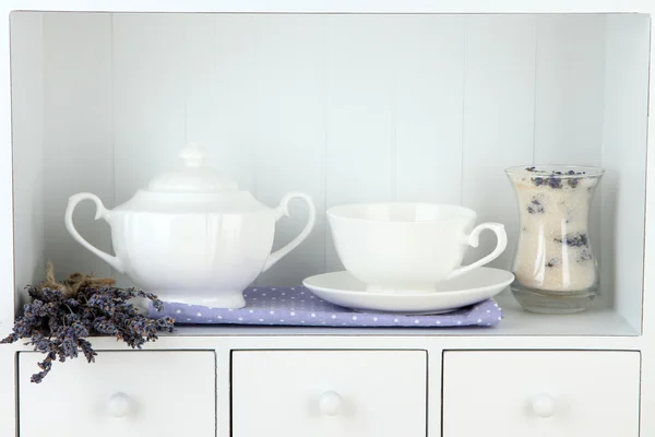 Still life with glass of lavender sugar, cup and fresh lavender flowers on shelves — Stock Photo, Image