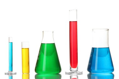 test tüpleri ile üzerine beyaz izole renkli sıvı