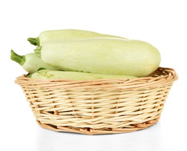 hasır sepet, taze iliği üzerinde beyaz izole