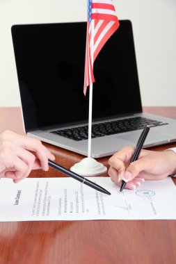 ekip çalışması sırasında iş elinde yakın çekim