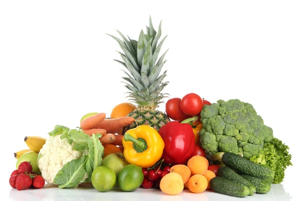Surtido de frutas y verduras frescas, aisladas en blanco — Foto de Stock