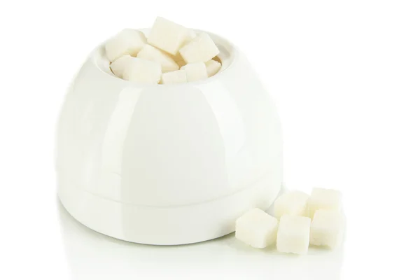 Azúcar refinado en tazón de azúcar blanco sobre fondo gris — Foto de Stock