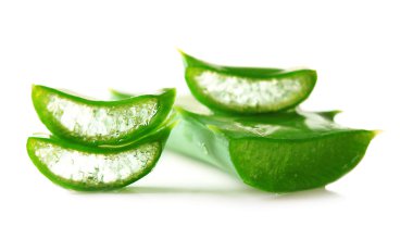 aloe yaprakları, üzerinde beyaz izole
