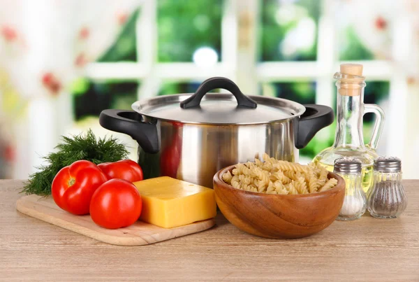 Ingredients for cooking pasta on table in kitchen — Stock Photo, Image