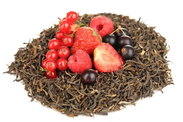 Berry üzerinde beyaz izole kuru çay — Stok fotoğraf