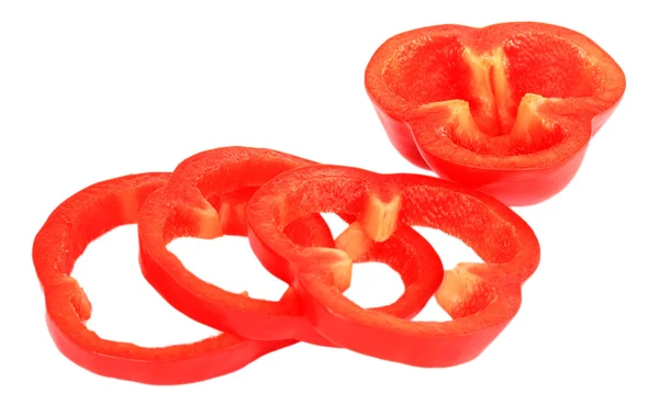 Φέτες φρέσκο κόκκινο πιπέρι που απομονώνονται σε λευκό — Φωτογραφία Αρχείου