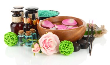Spa kompozisyon üzerinde beyaz izole aroma yağları ile