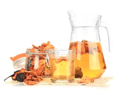 karışık Kuruyemiş banka ve kurutulmuş beyaz izole meyve kompostosu