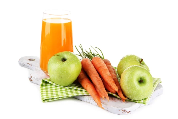 Vaso de jugo, manzanas y zanahorias, aislado sobre blanco —  Fotos de Stock