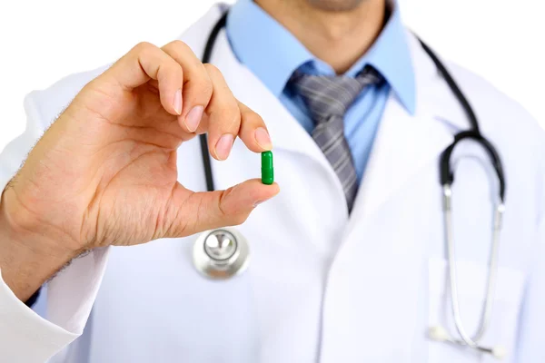 Médico dándole una píldora — Foto de Stock