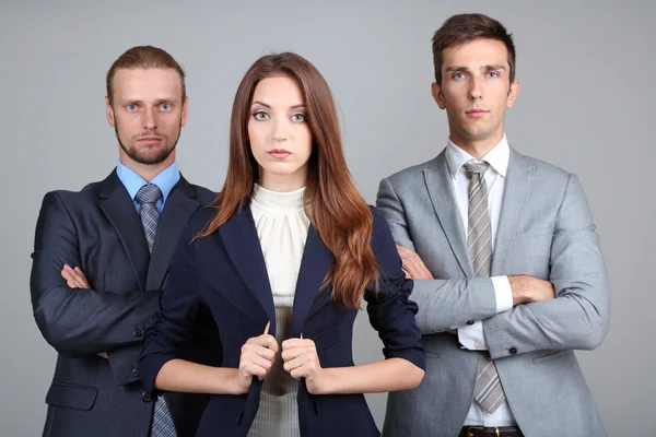 Business team stående i række på grå baggrund - Stock-foto