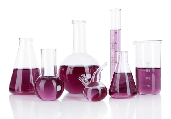 Tubes à essai avec liquide violet isolé sur blanc — Photo