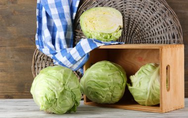 lahana ahşap zemin üzerinde tablo