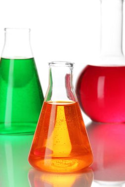 test tüpleri renkli sıvılar ile yakın çekim