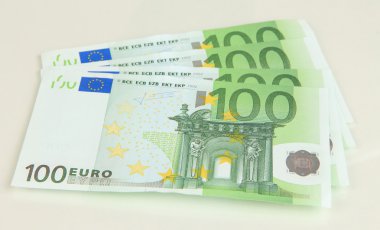 Avro banknotları beyaza izole edildi
