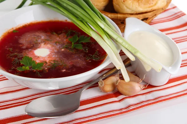 Lezzetli borsch üzerinde tablo yakın çekim — Stok fotoğraf