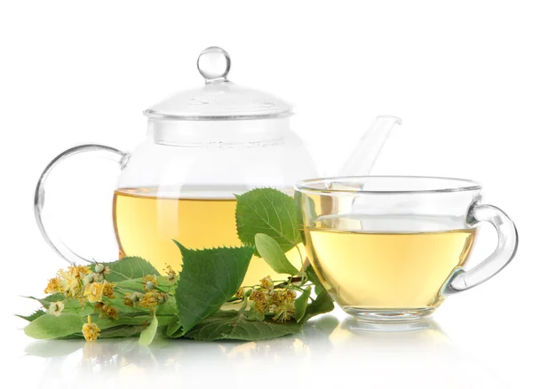 Vattenkokare och kopp te med linden isolerad på vit — Stockfoto