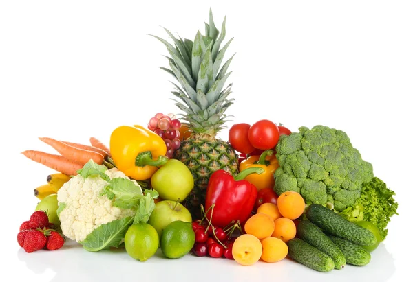 Asortyment świeżych owoców i warzyw, na białym tle — Zdjęcie stockowe