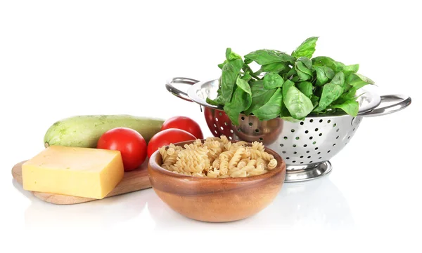 Zutaten zum Kochen von Pasta isoliert auf weiß — Stockfoto