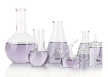 test tüpleri üzerinde beyaz izole hafif mor sıvı ile