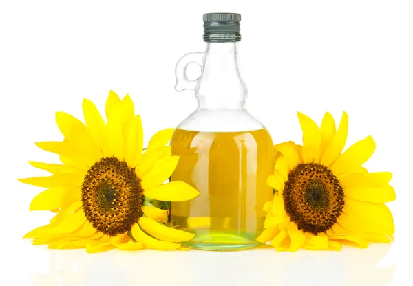 Öl im Glas und Sonnenblumen isoliert auf weiß — Stockfoto