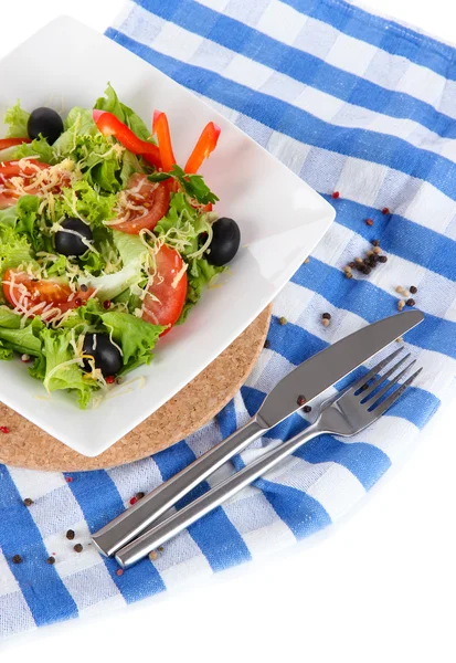 Lichte salade op plaat op servet — Stockfoto