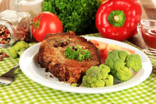 Piece of fried meat on plate close-up — Stock Photo, Image