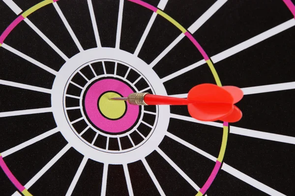 Doelstelling met dart close-up — Stockfoto