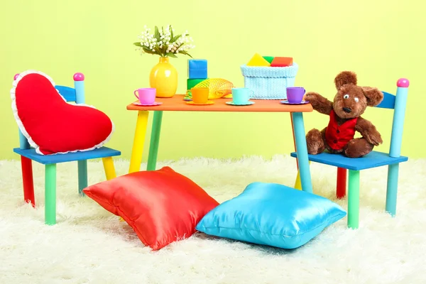 Современная детская комната с оборудованием и игрушками — стоковое фото